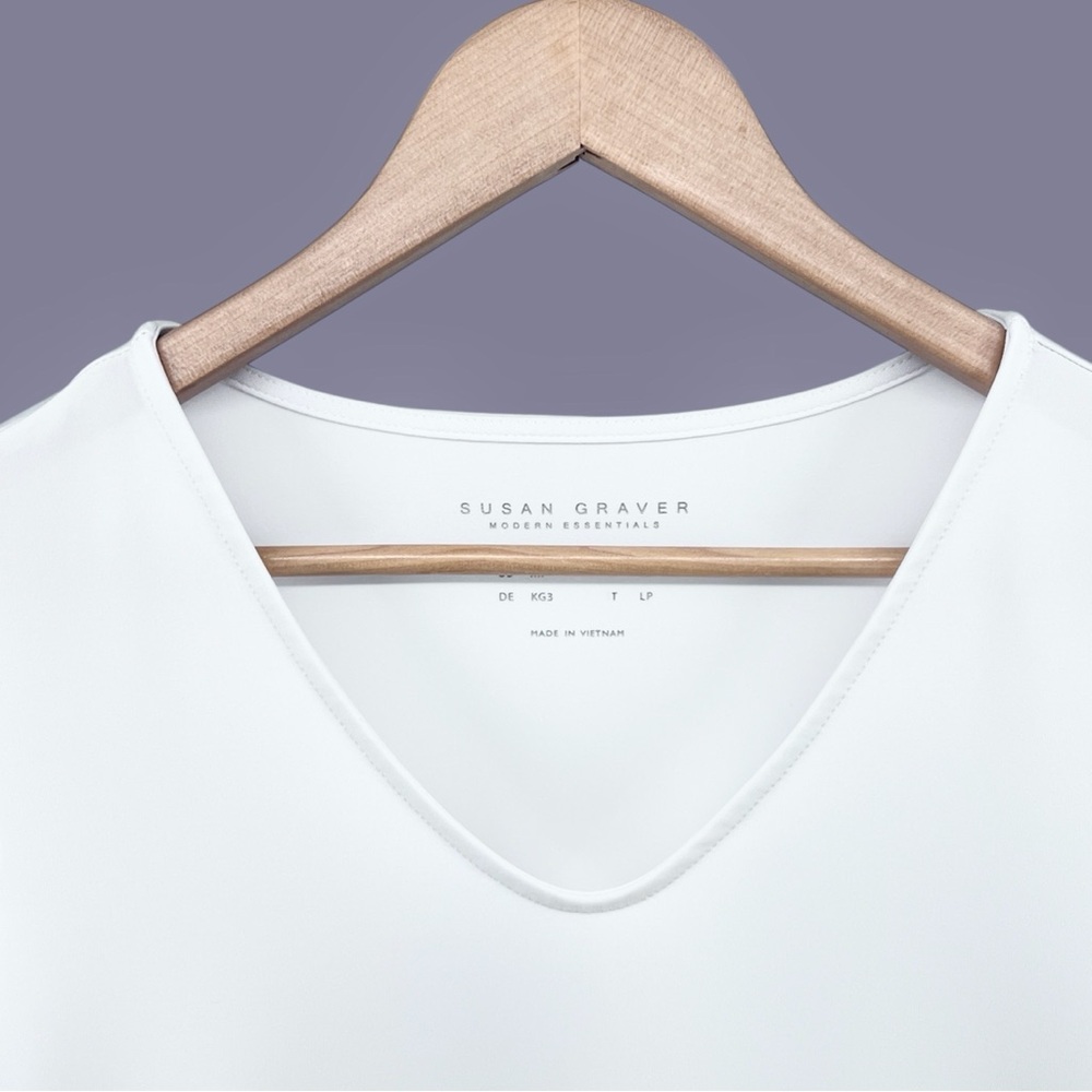 Susan Graver Modern Essentials Liquid Knit Top Sz MP White V Neck Short Sleeve - Picture 4 of 14